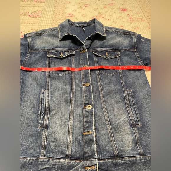 Free People Distressed Denim Trucker Jacket size L EUC - Picture 6 of 11